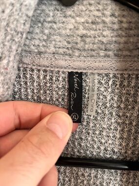 Women’s North River Outfitters Open Front Gray Top No Sleeve XL Pockets Sweater